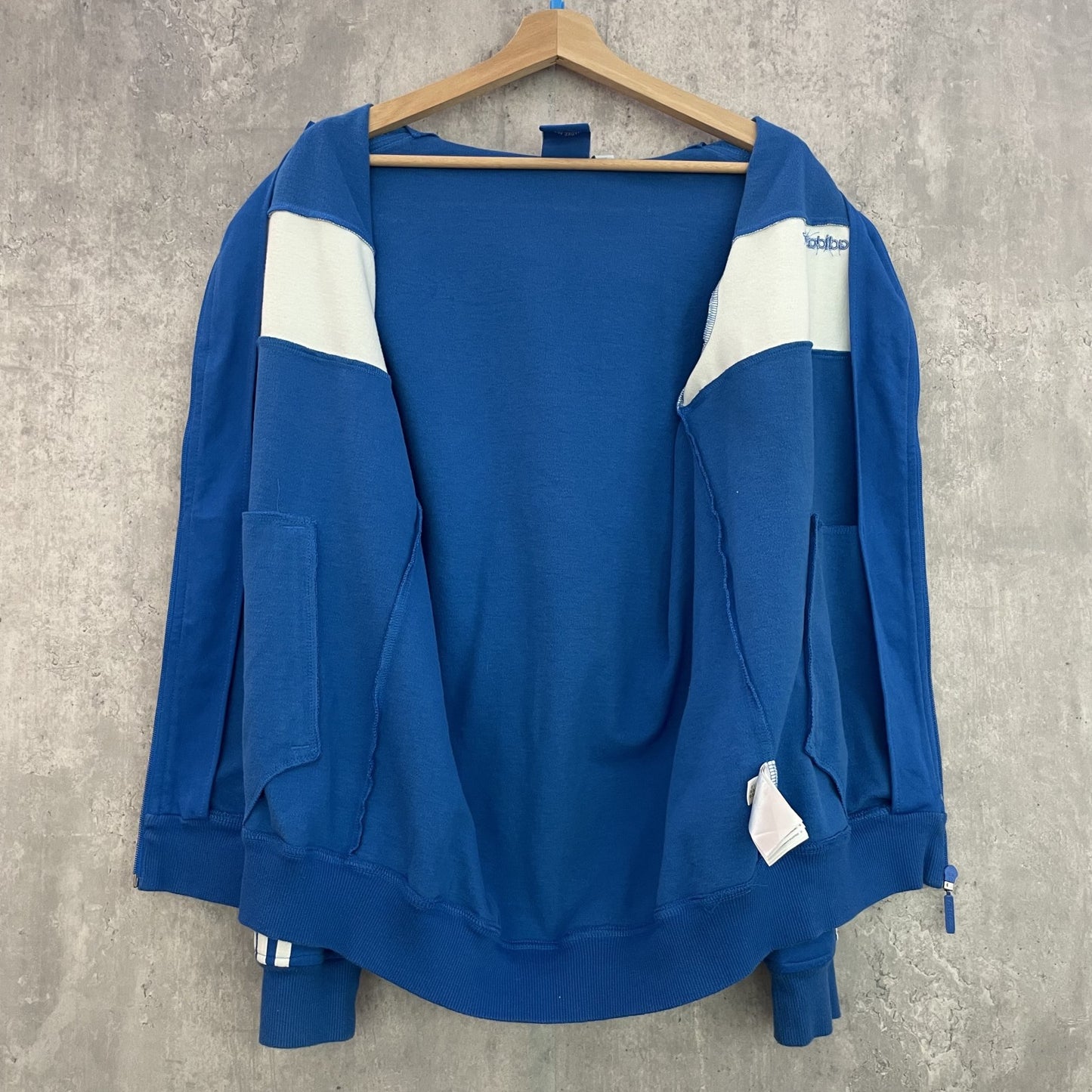00s vintage 古着 ビンテージ アディダス adidas トラックジャケット 胸元刺繍ロゴ ストリート スポーツ シティ