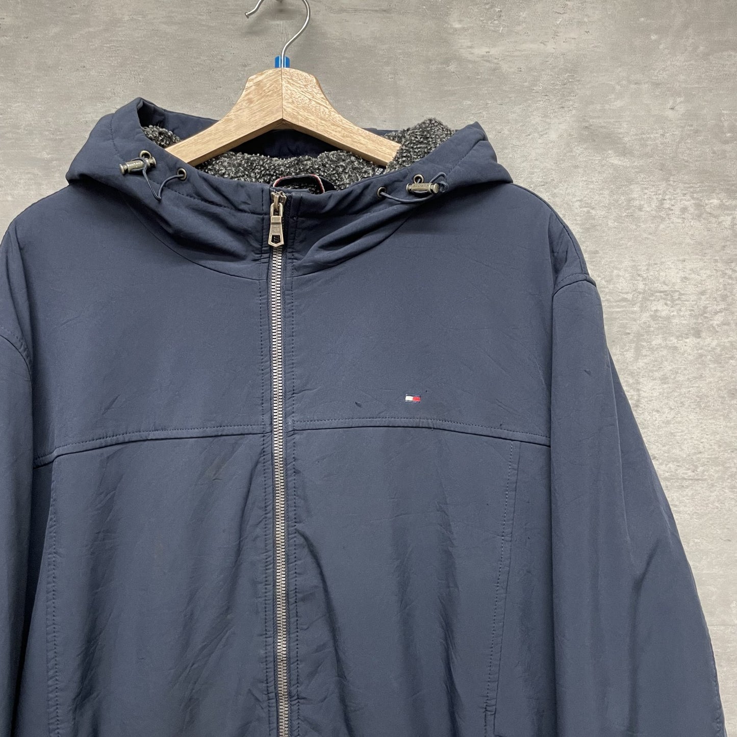 00s vintage 古着　ビンテージ　トミーヒルフィガー　TOMMYHILFIGER フード付　フルジップ　胸元ロゴ　カジュアル