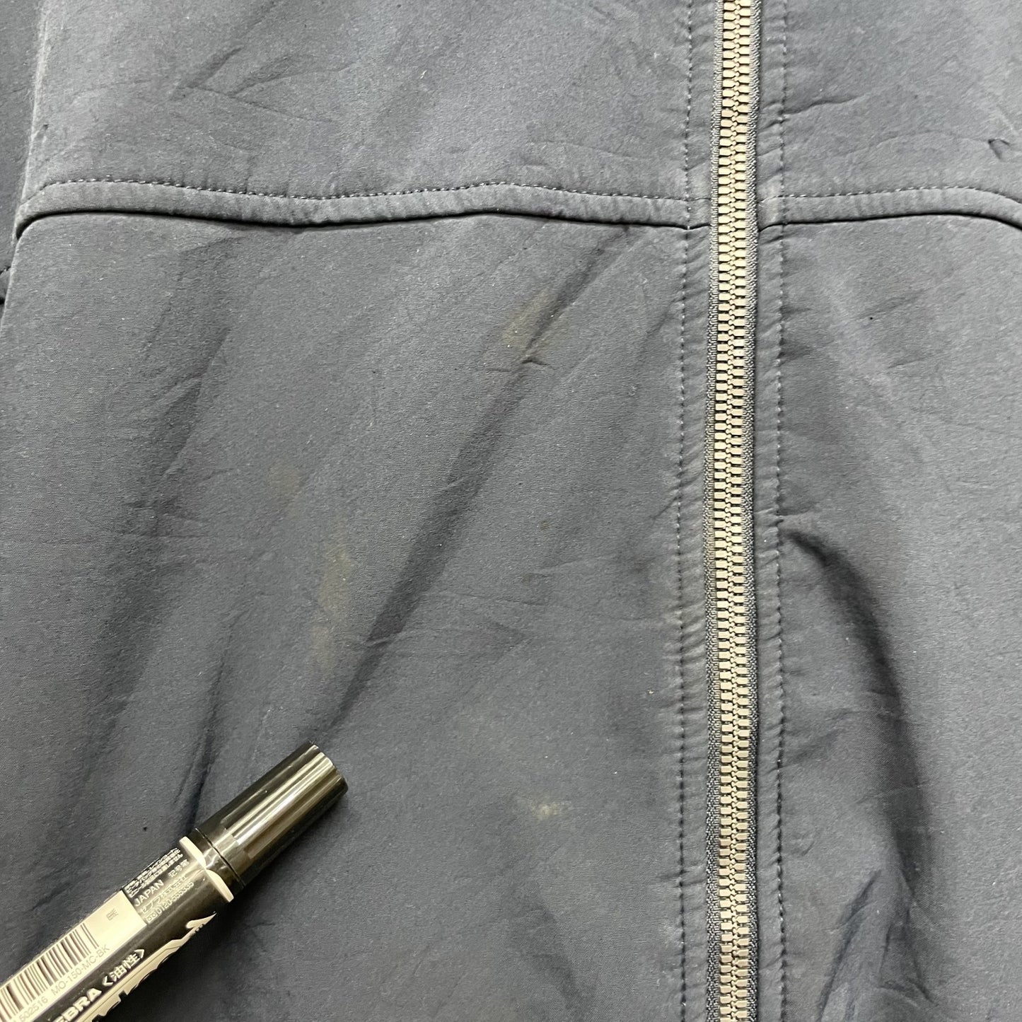 00s vintage 古着　ビンテージ　トミーヒルフィガー　TOMMYHILFIGER フード付　フルジップ　胸元ロゴ　カジュアル