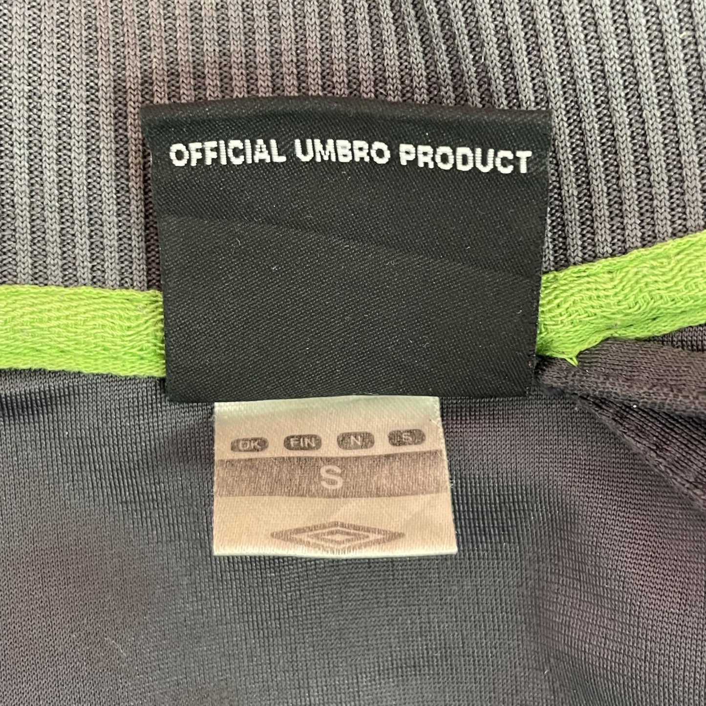 00s vintage 古着　ビンテージ　UMBRO アンブロ　トラックジャケット　ジャージ　刺繍ロゴ　スポーツ