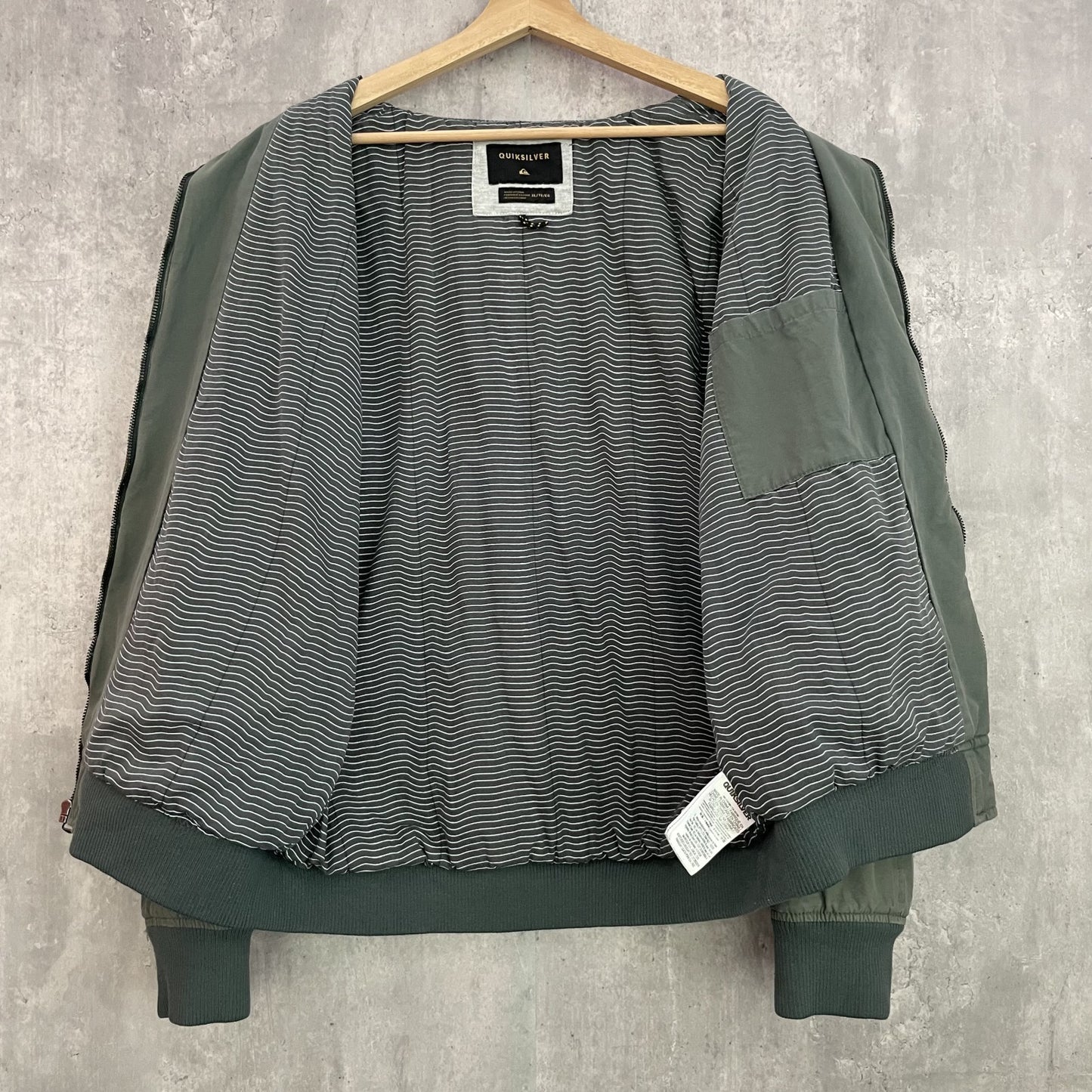 00s vintage 古着　ビンテージ　QUIKSSILVER フルジップ　刺繍ワッペン　カジュアル