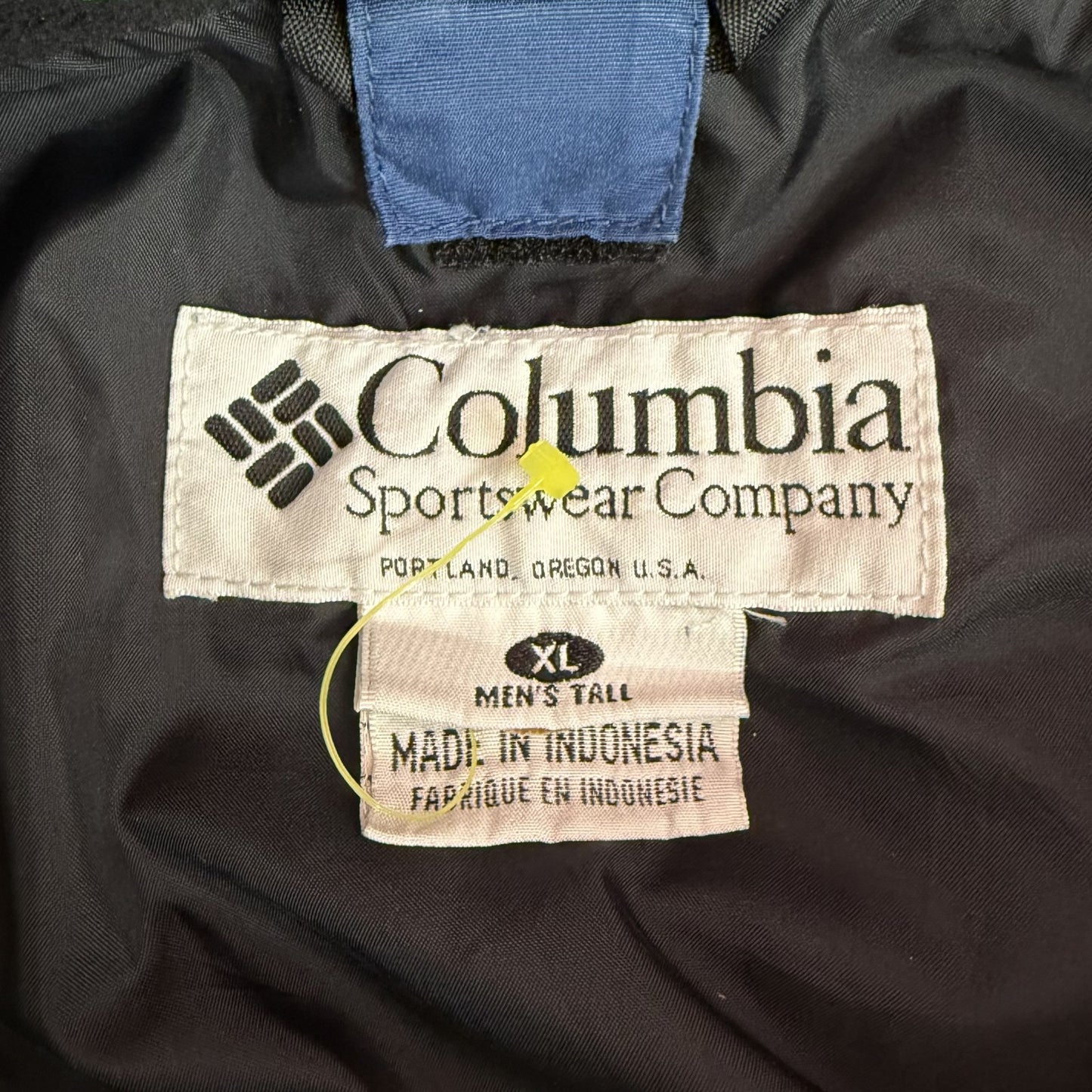 00s vintage 古着　ビンテージ　コロンビア　Columbia 　アウトドア　ナイロンジャケット　刺繍　ストリート　テック
