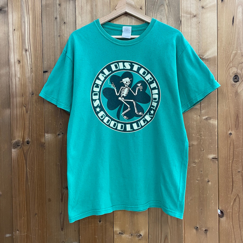 GILDAN SOCIAL DISTOTION St Patrick's DAY Tシャツ 半袖 カットソー バンドTシャツ
