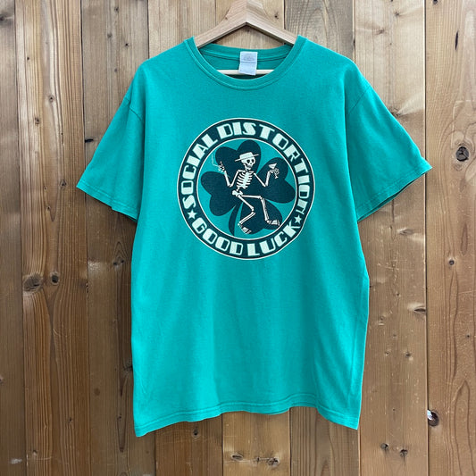 GILDAN SOCIAL DISTOTION St Patrick's DAY Tシャツ 半袖 カットソー バンドTシャツ